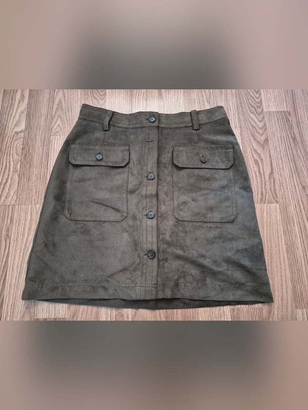Banana Republic Women's Green Skirt - Picture 1 of 6